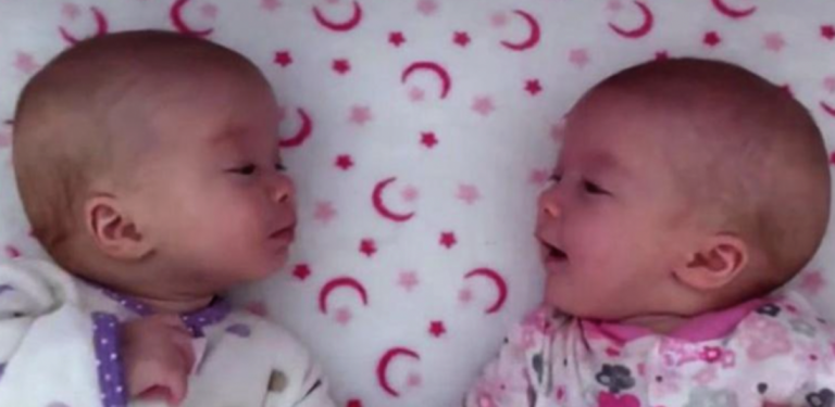 Identical Twin Girls Eyes Meet For The First Time – And Their First Conversation Is Priceless