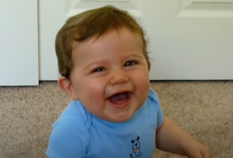 Irresistible Cuteness: Baby’s Hilariously Heartfelt Mix of Joy and Frustration