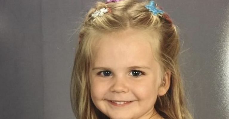 Dad lets his 3-yr-old daughter pick her own outfit for class picture day