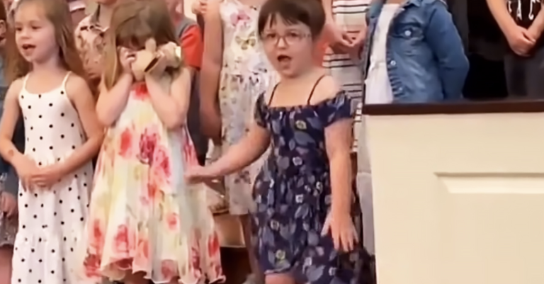 5-year-old girl makes parents laugh with her adorably hilarious dance moves