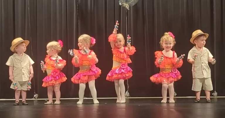 Adorable toddlers dance at recital only for it to turn hilarious