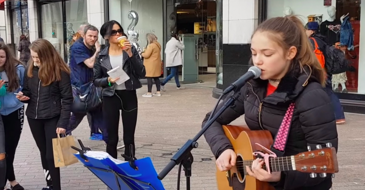 Talented Teen Sings “Hallelujah” On Dublin Streets