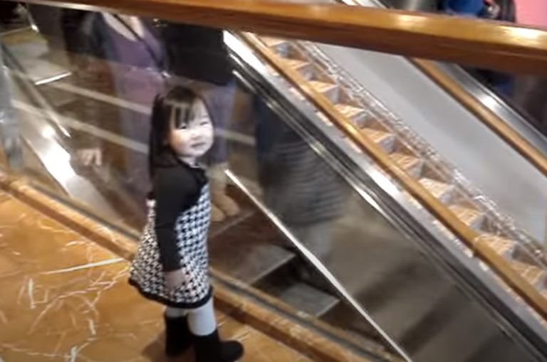 Little Girl Doesn’t Know She’s Being Recorded. What They Caught Her Doing At The Mall? Oh, My…