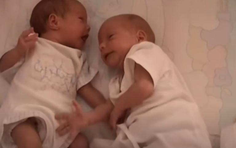 Twin Babies 20 Days Old – Funny Fight