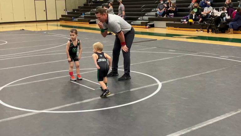 4-year-old’s first wrestling match reaches maximum cuteness level