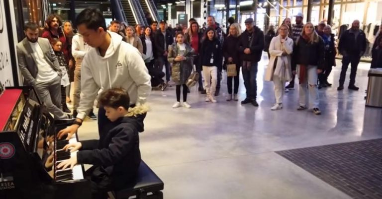 Teen boy begins playing ‘Bohemian Rhapsody’ and then 9-yr-old piano prodigy jumps in A crowd gathered to watch these young talents.