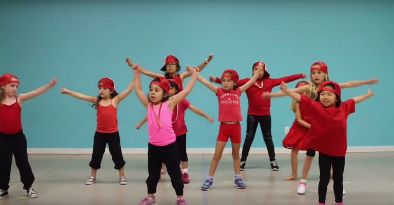 Dance Class Recreates Taylor Swift’s “Shake It Off” Video