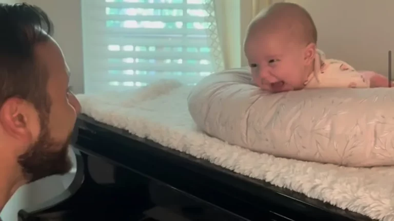 Father Plays Piano For His Smiling Baby & The Music Speaks To Her Soul