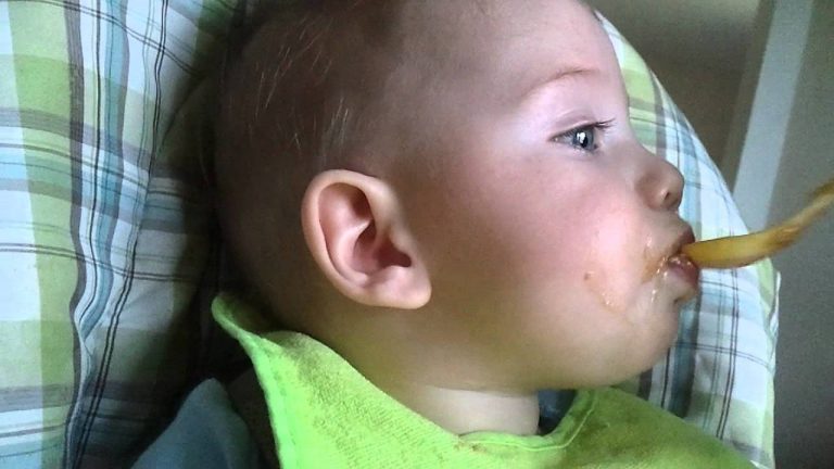 World’s cutest baby sets eating world record, Almost eats own hand