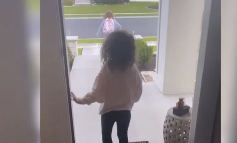 “You’re Awesome, Don’t Hit People!” Little Girl Gives Big Sister Hilarious Daily Affirmations.