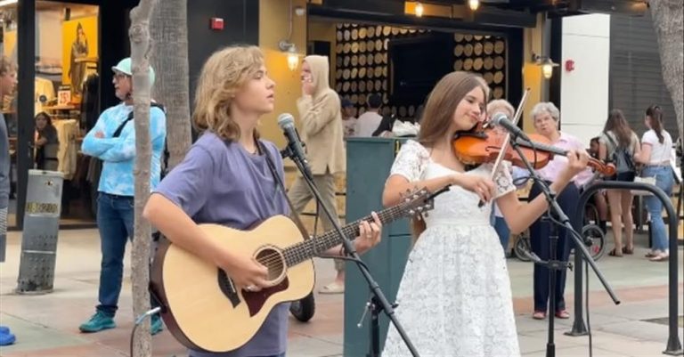 2 Teens On The Street Perform Amazing ‘Stand By Me’ Duet