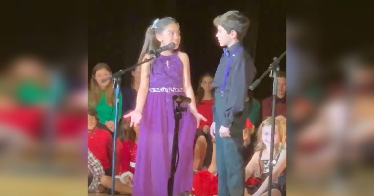 Siblings break out into ‘fight’ mid-performance that no one in the audience can ignore