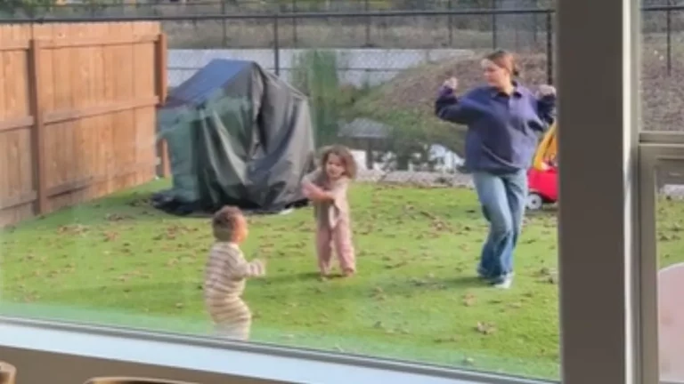 Wholesome: Dad Catches Mom & Daughters Dancing In The Yard