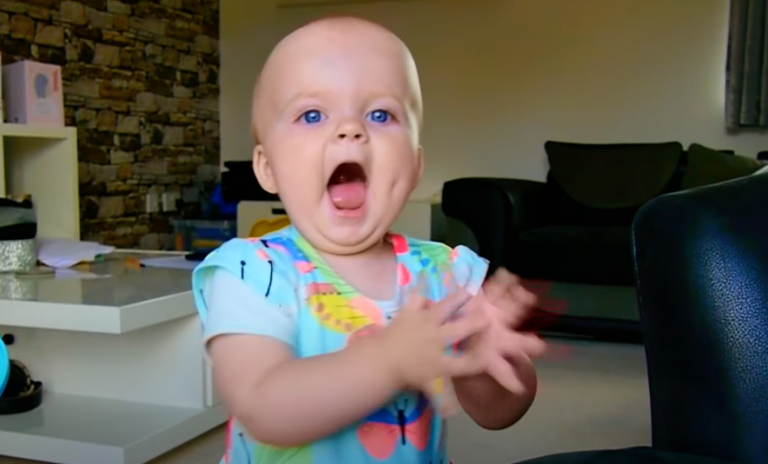 Adorable Baby’s Melodic Moments: Dancing with Joy and Serenading with Sweetness