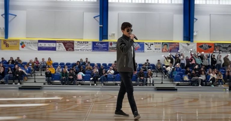 Brazilian exchange student sings Elvis megahit for school rally with voice no one can believe