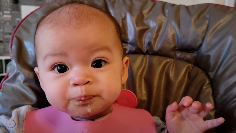 Baby Amber’s Adorable Reaction to Trying Kiwi Fruit for the First Time