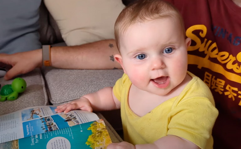 How to pick a holiday with a baby ! Those cheeks and rolls and blue eyes! She’s just so adorable!