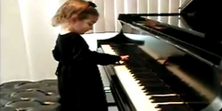 Grandma hears heavenly piano music coming from room – Stuns to find 2-yr-old granddaughter