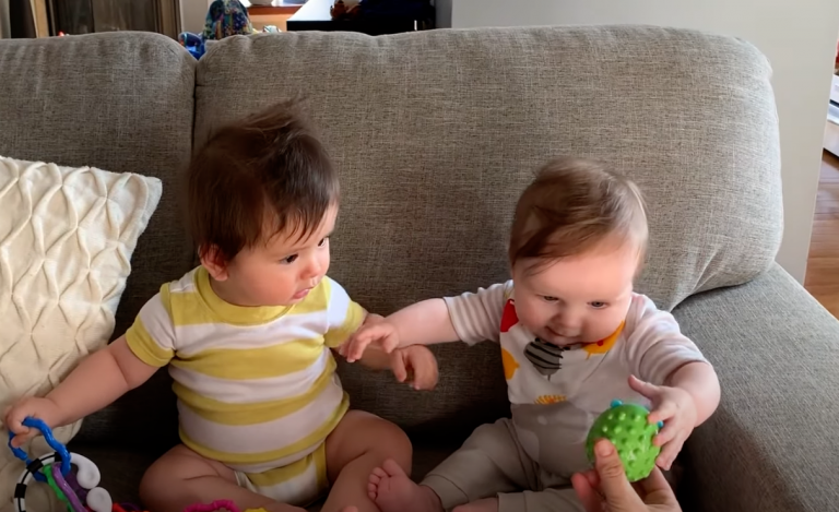 Baby Cousins’ Playful Wrestling: A Hilariously Gentle Showdown