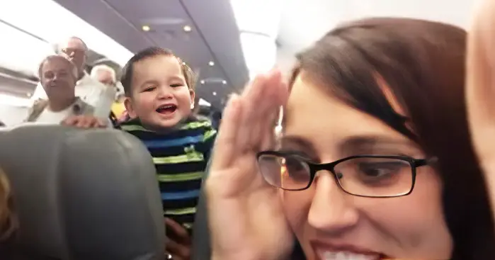 Baby Can’t Stop Laughing at Woman on Airplane – It Will Make Your Day