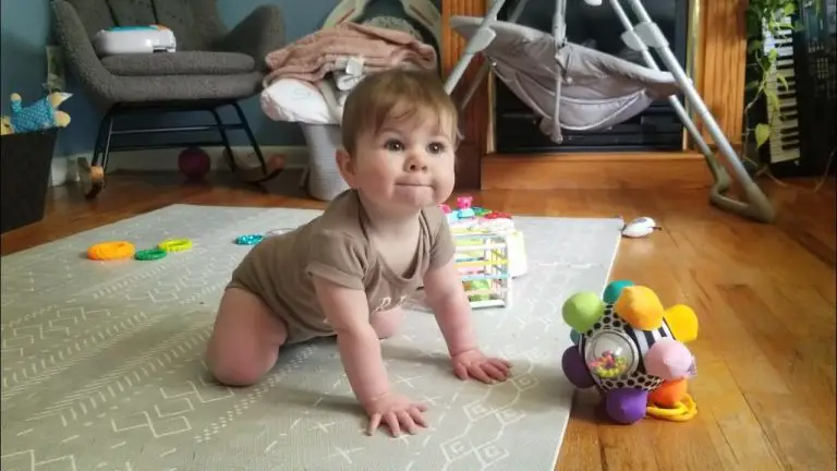 7 Month Old Baby Learns to Crawl