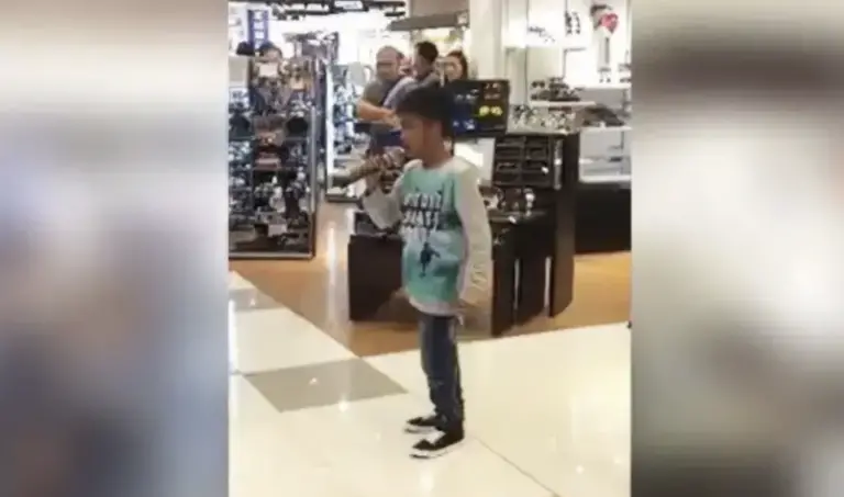 Camera Caught a Boy Singing at the Mall – Wait Till You Hear His Voice!