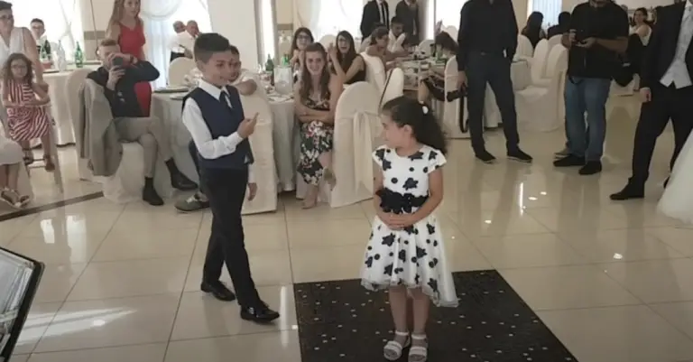 2 kids step onto dance floor for iconic movie routine that has guests cheering