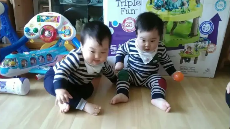 10-Month-Old Twin Boys’ Hilarious Battle