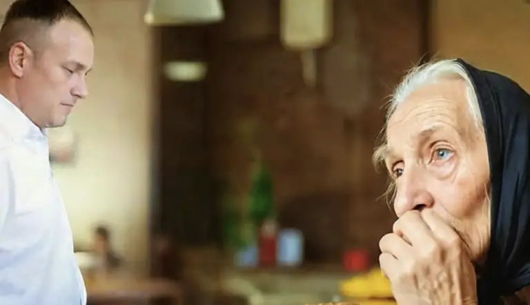 The restaurant owner ordered a homeless old woman to finish her bread and leave immediately